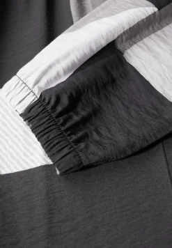 Bluse mit grafischem Muster black