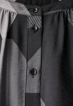 Bluse mit grafischem Muster black