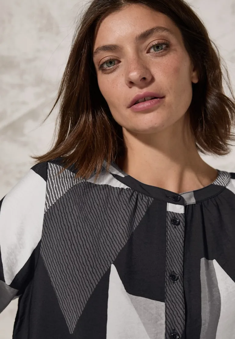 Bluse mit grafischem Muster black