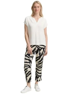 Blusenshirt im Material-Mix whisper white