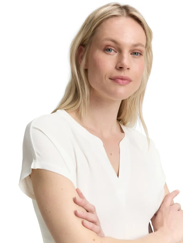 Blusenshirt im Material-Mix whisper white
