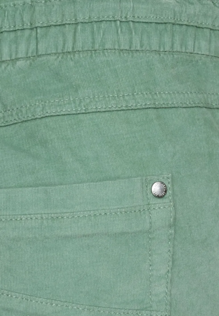 Casual Fit Babycord Hose clear sage green