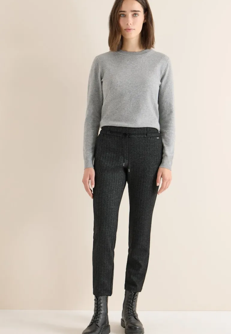 Casual Fit Hose black