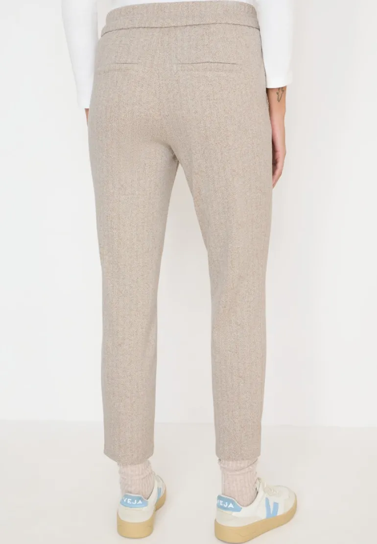 Casual Fit Hose creamy white