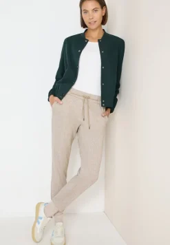 Casual Fit Hose creamy white