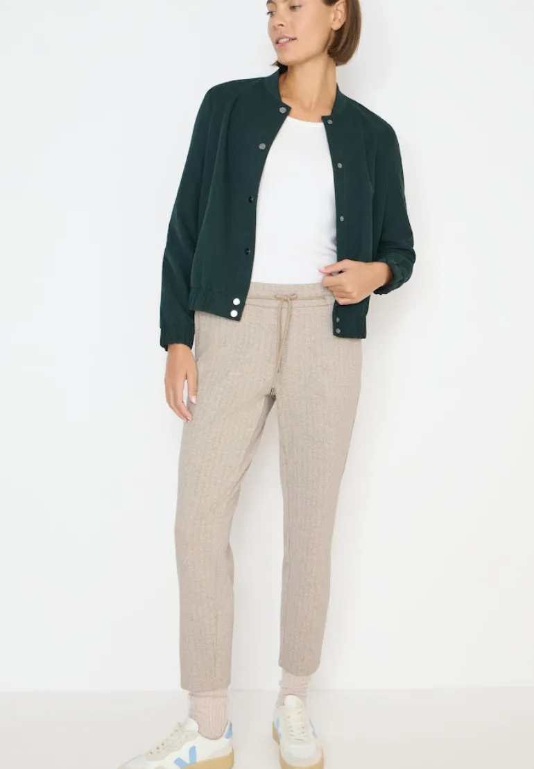 Casual Fit Hose creamy white