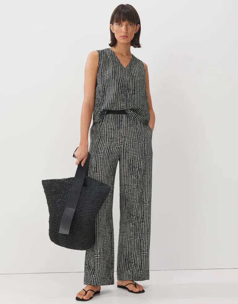 Cevil resort black