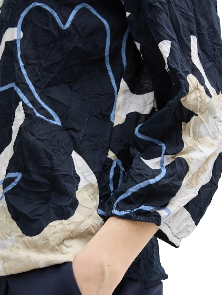 Crinkle Blusenshirt big floral shapes design