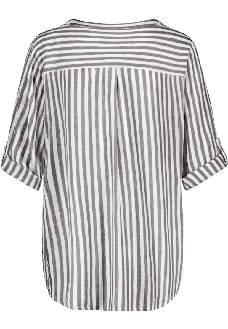 D77120AF11117D black-white