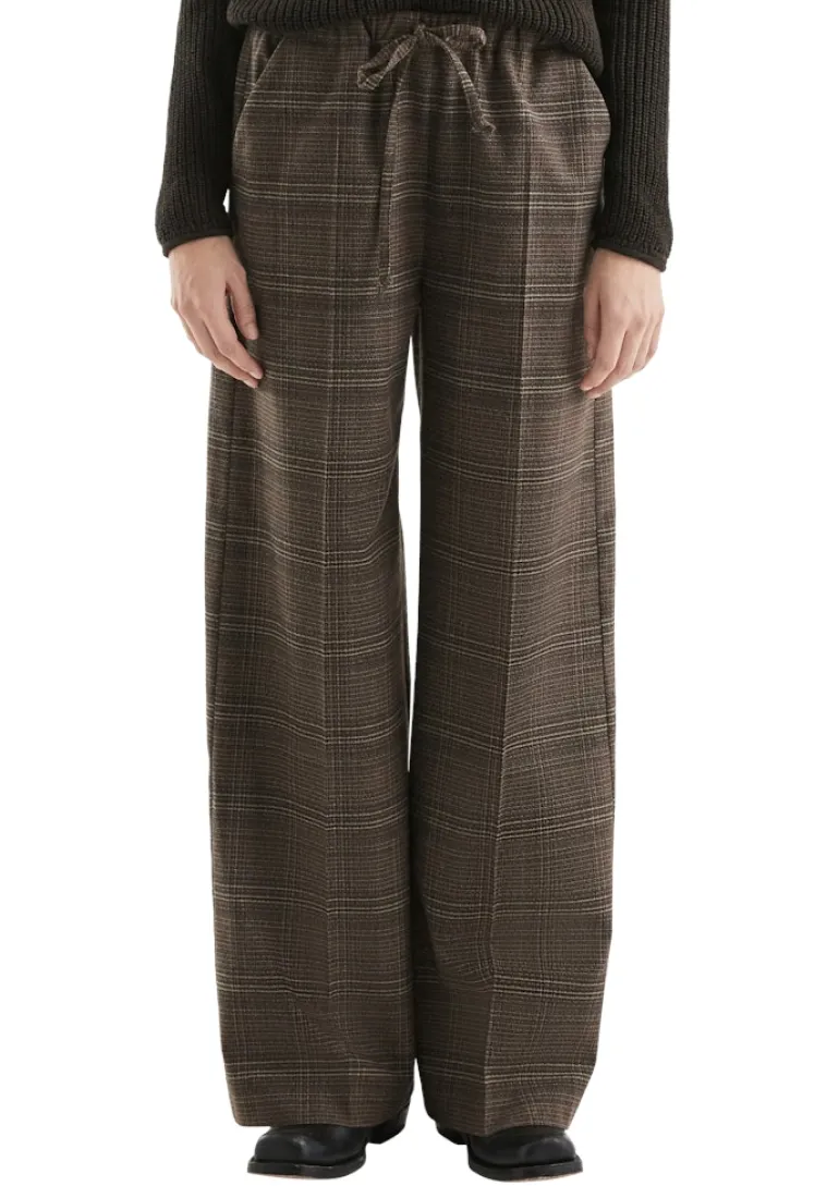 Hose braun