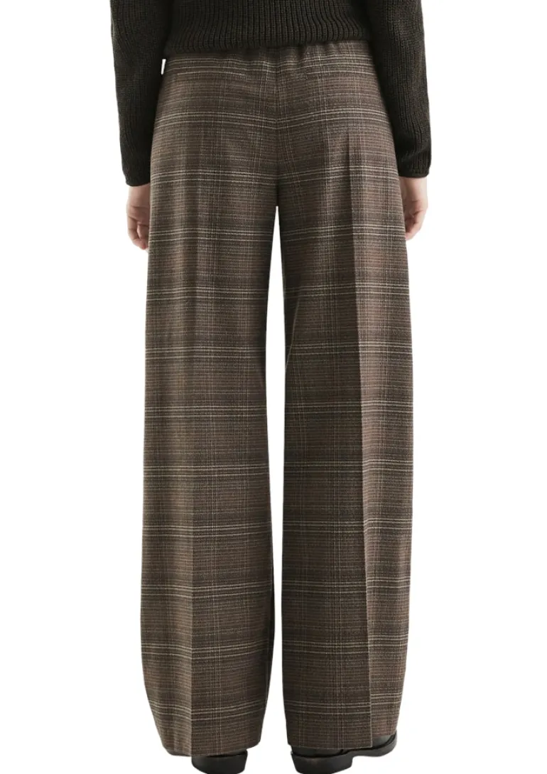 Hose braun