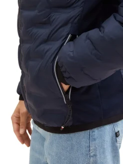 Hybrid Jacke mit recyceltem Polyester sky captain blue