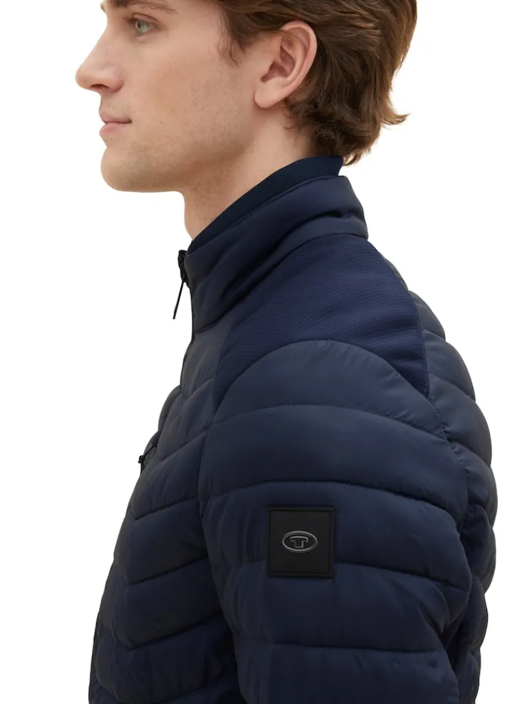 Hybrid Jacke mit recyceltem Polyester sky captain blue