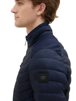 Hybrid Jacke mit recyceltem Polyester sky captain blue