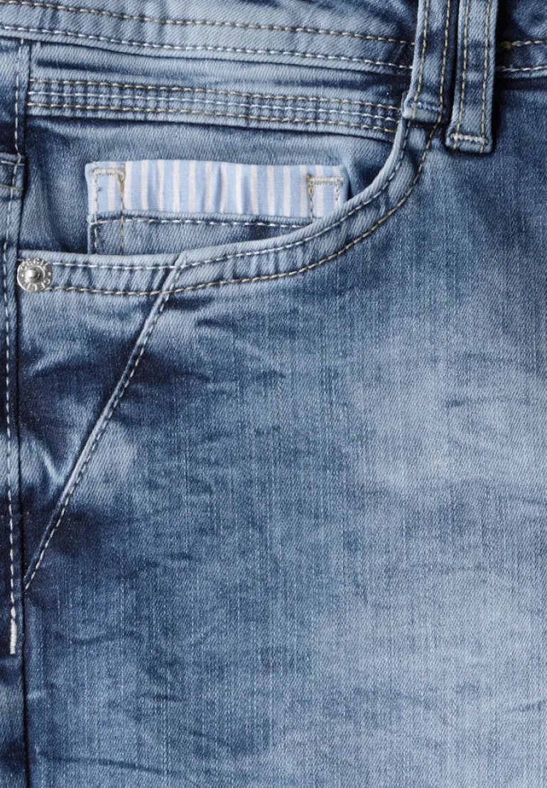 Jeans mit Turn-Up Detail mid blue wash