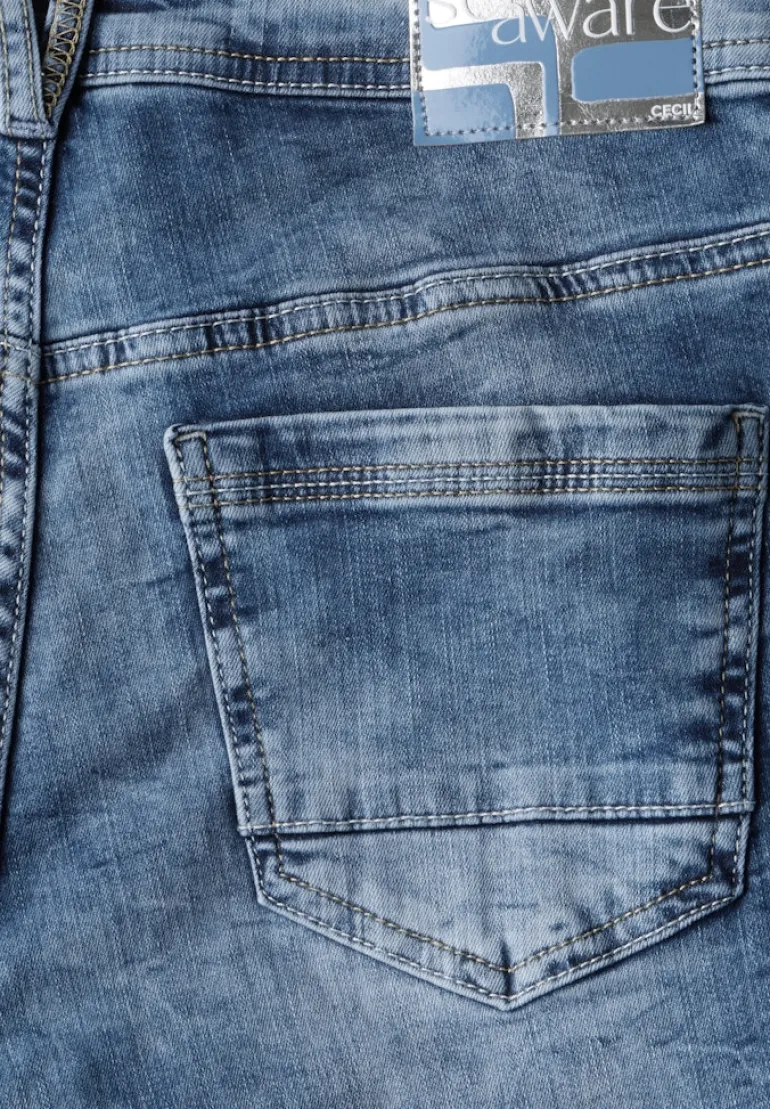 Jeans mit Turn-Up Detail mid blue wash