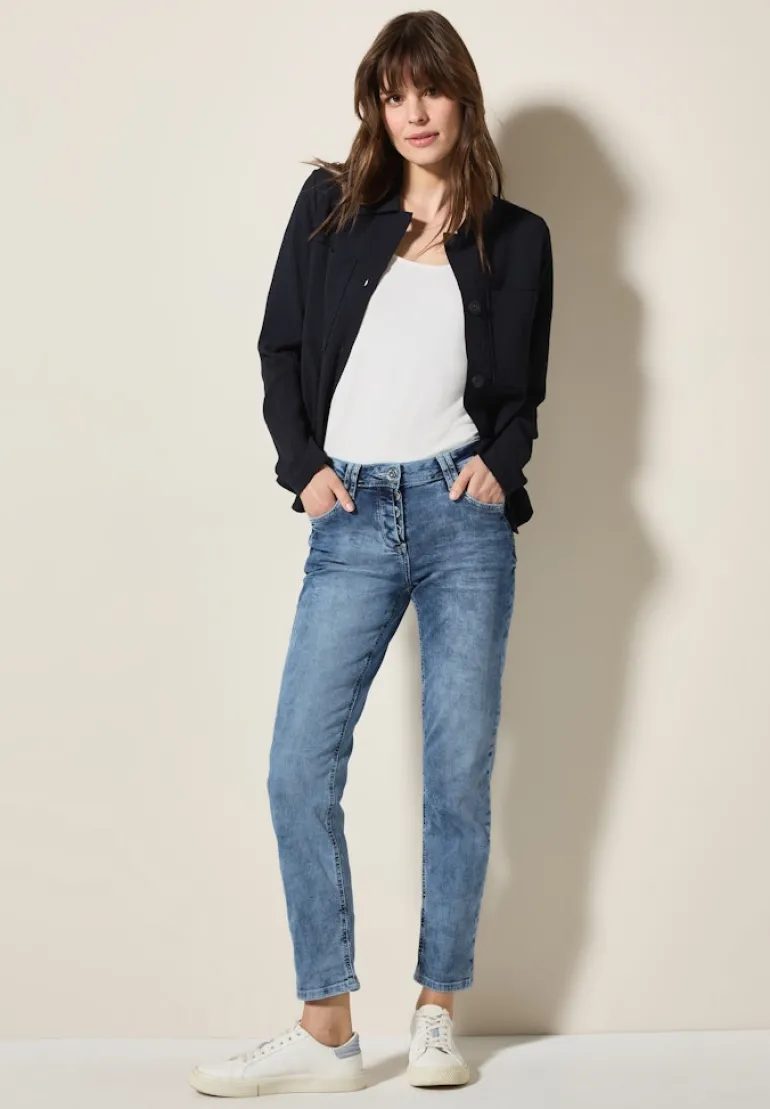 Jeans mit Turn-Up Detail mid blue wash