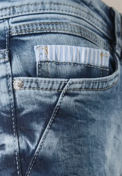 Jeans mit Turn-Up Detail mid blue wash