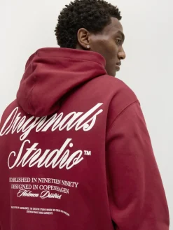 JORNORREBRO TYPO BACK SWEAT HOOD SN tibetan red