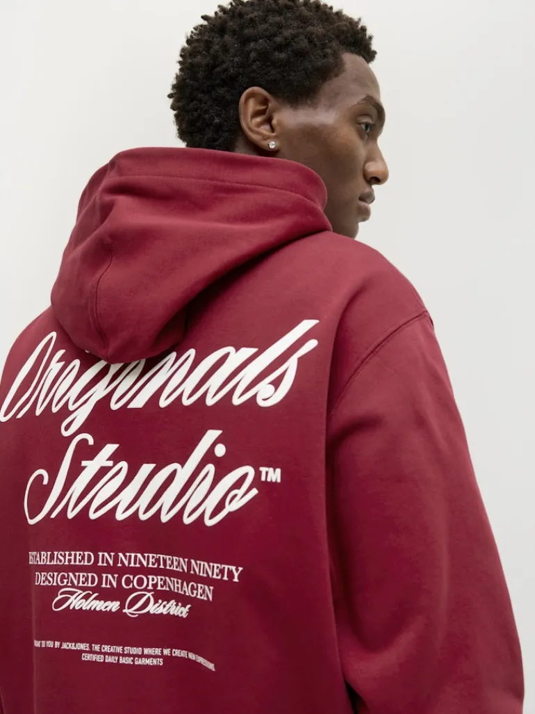 JORNORREBRO TYPO BACK SWEAT HOOD SN tibetan red
