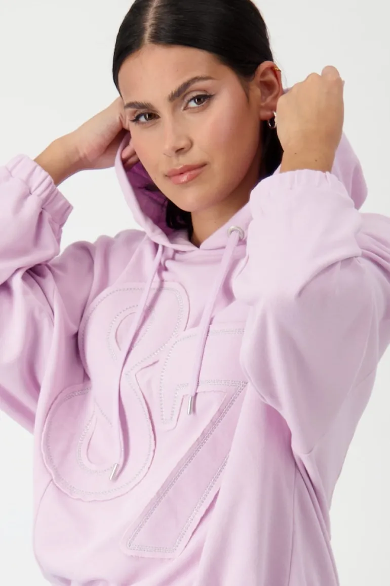 Kapuzenshirt mit Stoffbuchstaben lavender rose