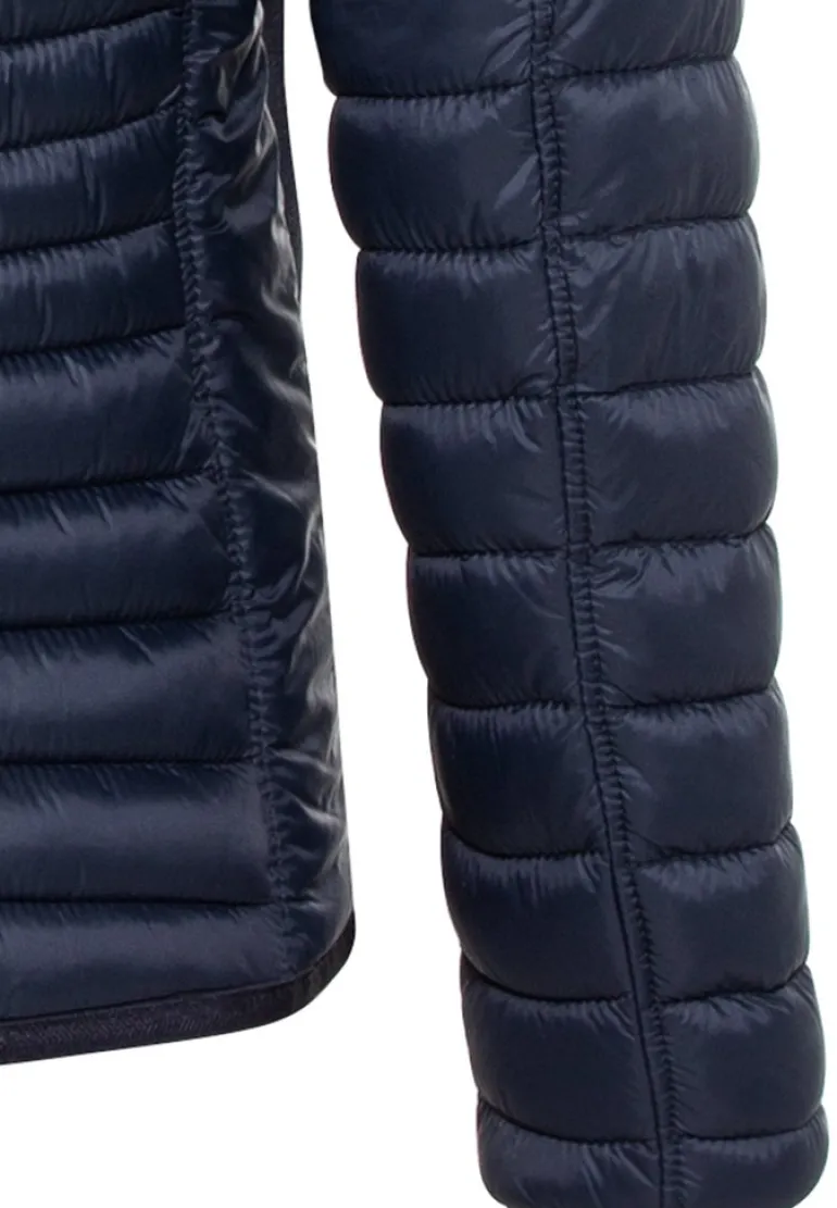 Leicht wattierte Steppjacke aus recyeltem Polyamid navy