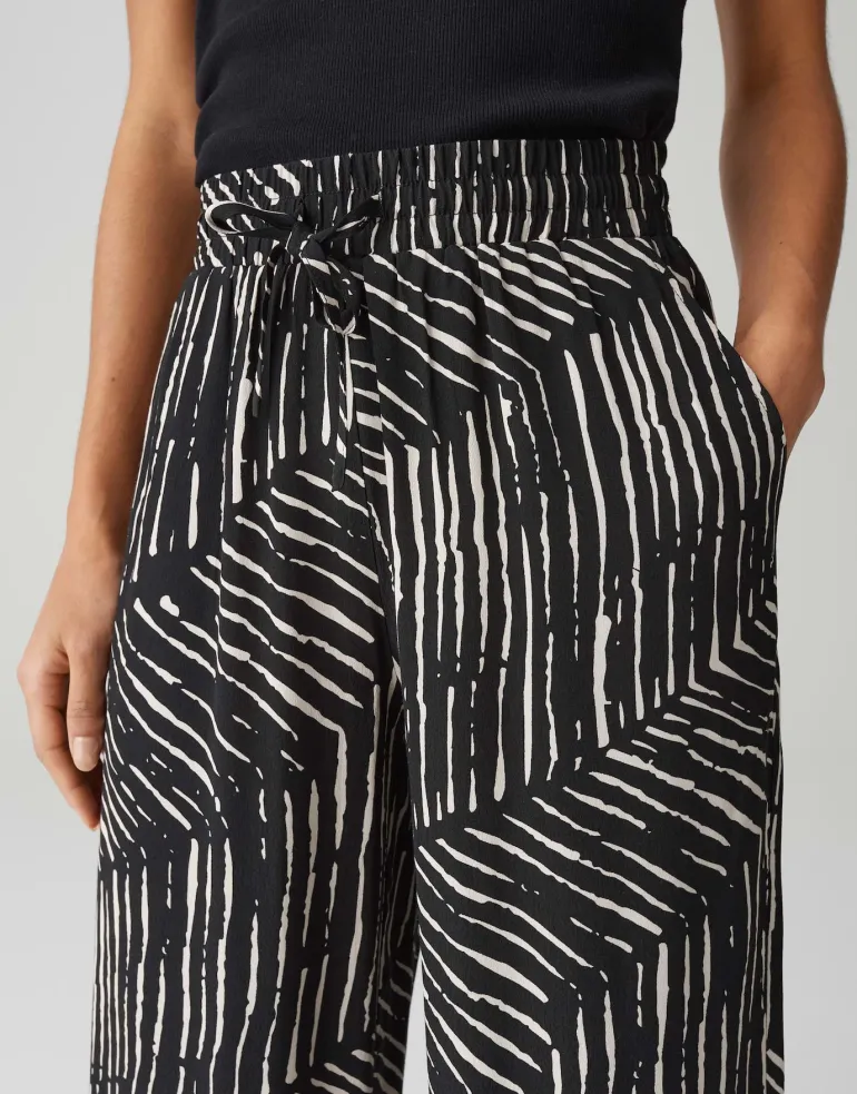Marou palm leaves black