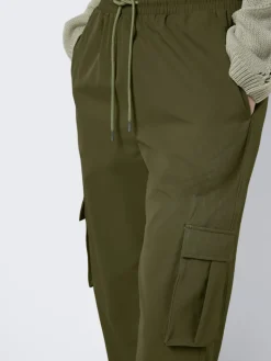NMKIRBY HW CARGO PANTS WVN NOOS grün1