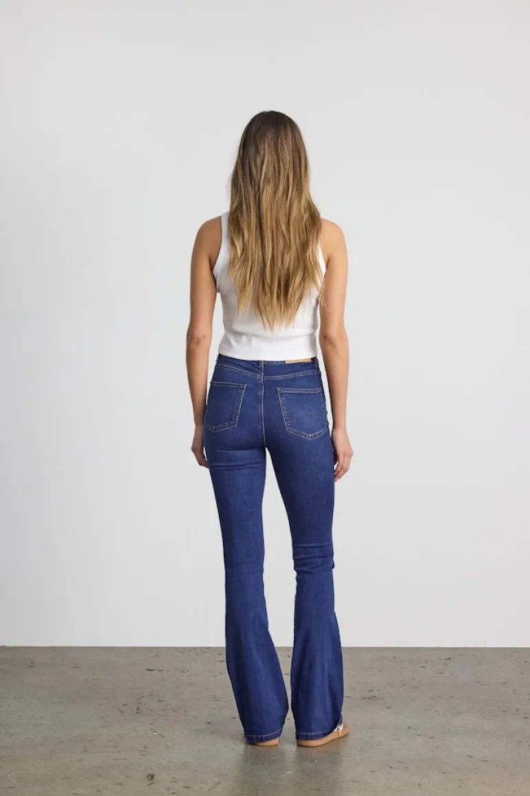 NMSALLIE HW FLARE JEAN VI021MB FWD NOOS medium blue denim