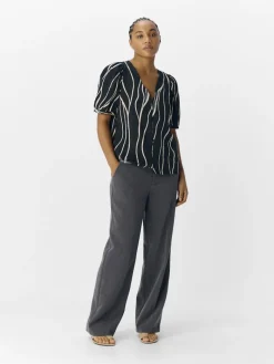 OBJJACIRA S/S V-NECK TOP NOOS black
