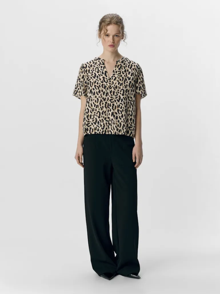 OBJKARINA S/S RE V-NECK TOP NOOS sandshell3