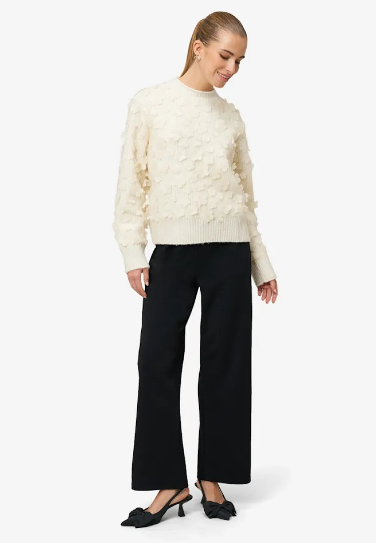 Pullover mit 3D Blüten eggnog