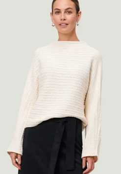 Pullover mit Zopfmuster eggnog