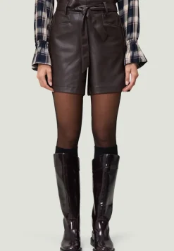 Shorts in Lederoptik mit Bindegürtel chocolate plum