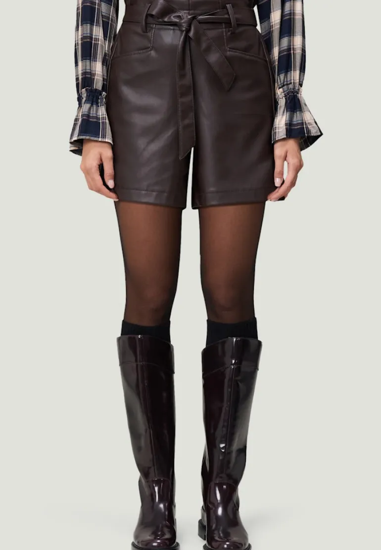 Shorts in Lederoptik mit Bindegürtel chocolate plum