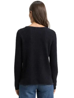 Strickpullover aus Federgarn black stripe with featheryarn