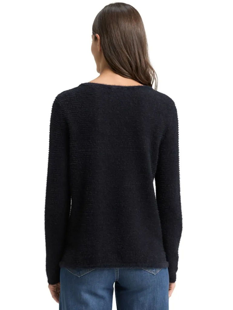 Strickpullover aus Federgarn black stripe with featheryarn