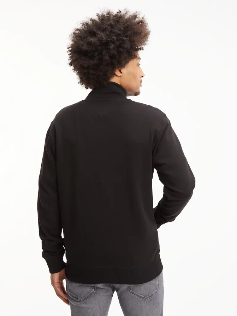 TJM REG ESSENTIAL GRAPHIC TRACK black