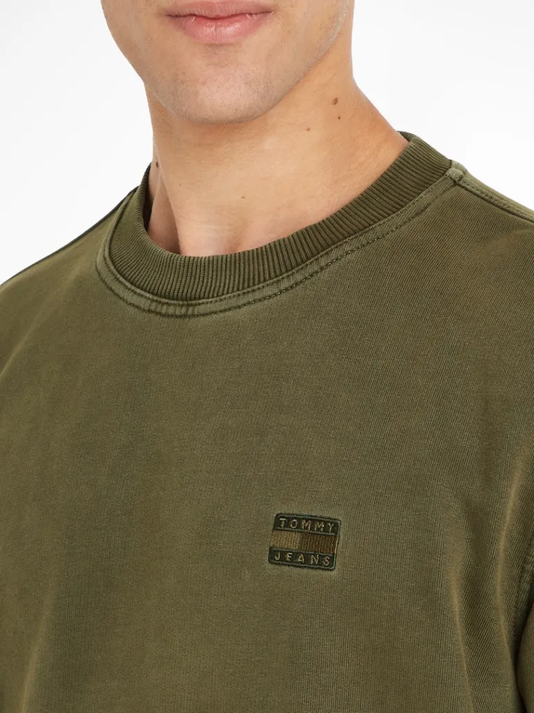 TJM REG TONAL BADGE CNECK drab olive green
