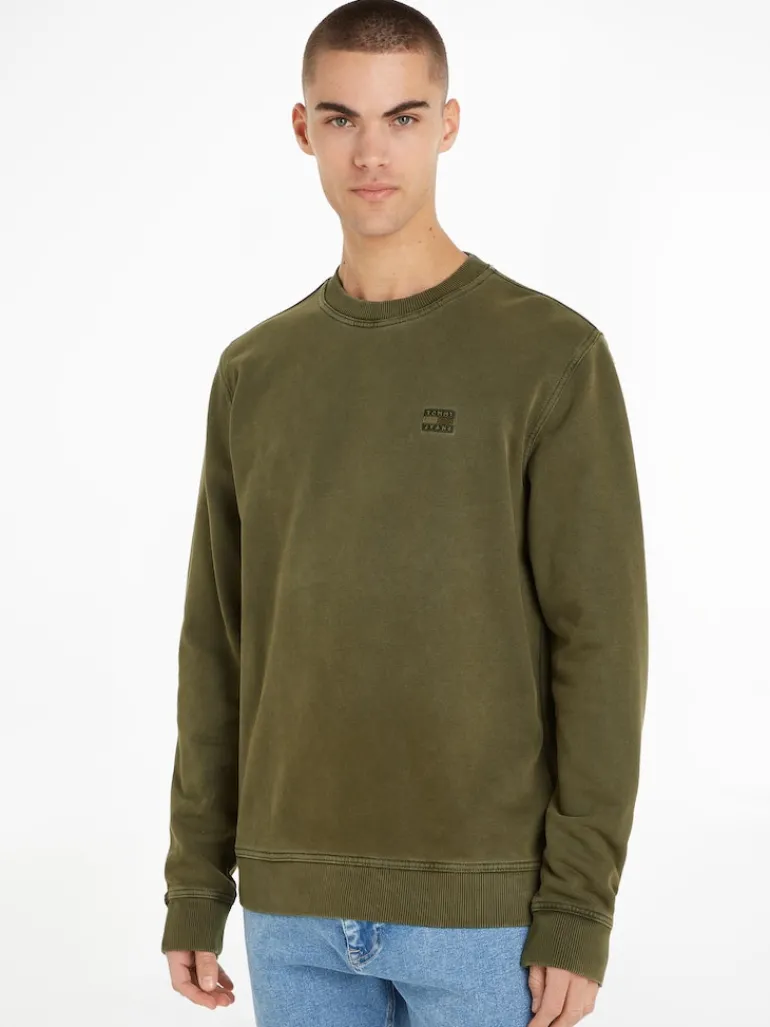 TJM REG TONAL BADGE CNECK drab olive green