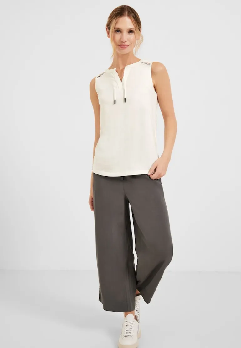 Top mit Stickereidetail vanilla white