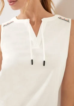 Top mit Stickereidetail vanilla white