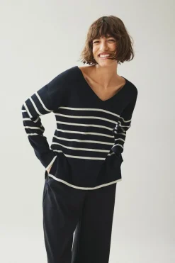 VIOSTRIA V-NECK L/S REV TOP-NOOS black beauty